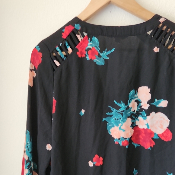 Candie's Black Floral Blouse Long Sleeve 1/4 Zip Front Slots on Shoulder  Sz L - Picture 9 of 15
